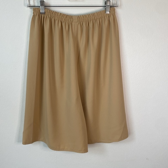 Mack and Mack Clothing from Greensboro, NC women’s long shorts khaki size M - Picture 5 of 5